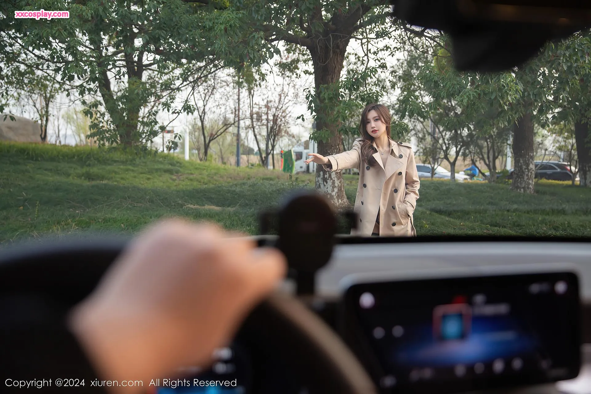 綺里嘉Ula：ラグジュアリーカー内のセクシー黒レースランジェリー